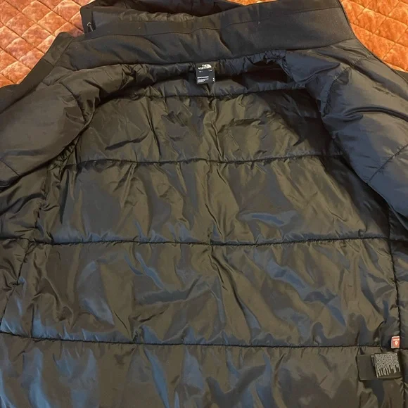 The North Face Men's Black Hooded Winter Jacket - Picture 4 of 5